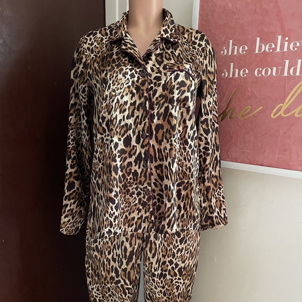 SUPER SALE Jaclyn Smith Leopard Print Silk Pajamas